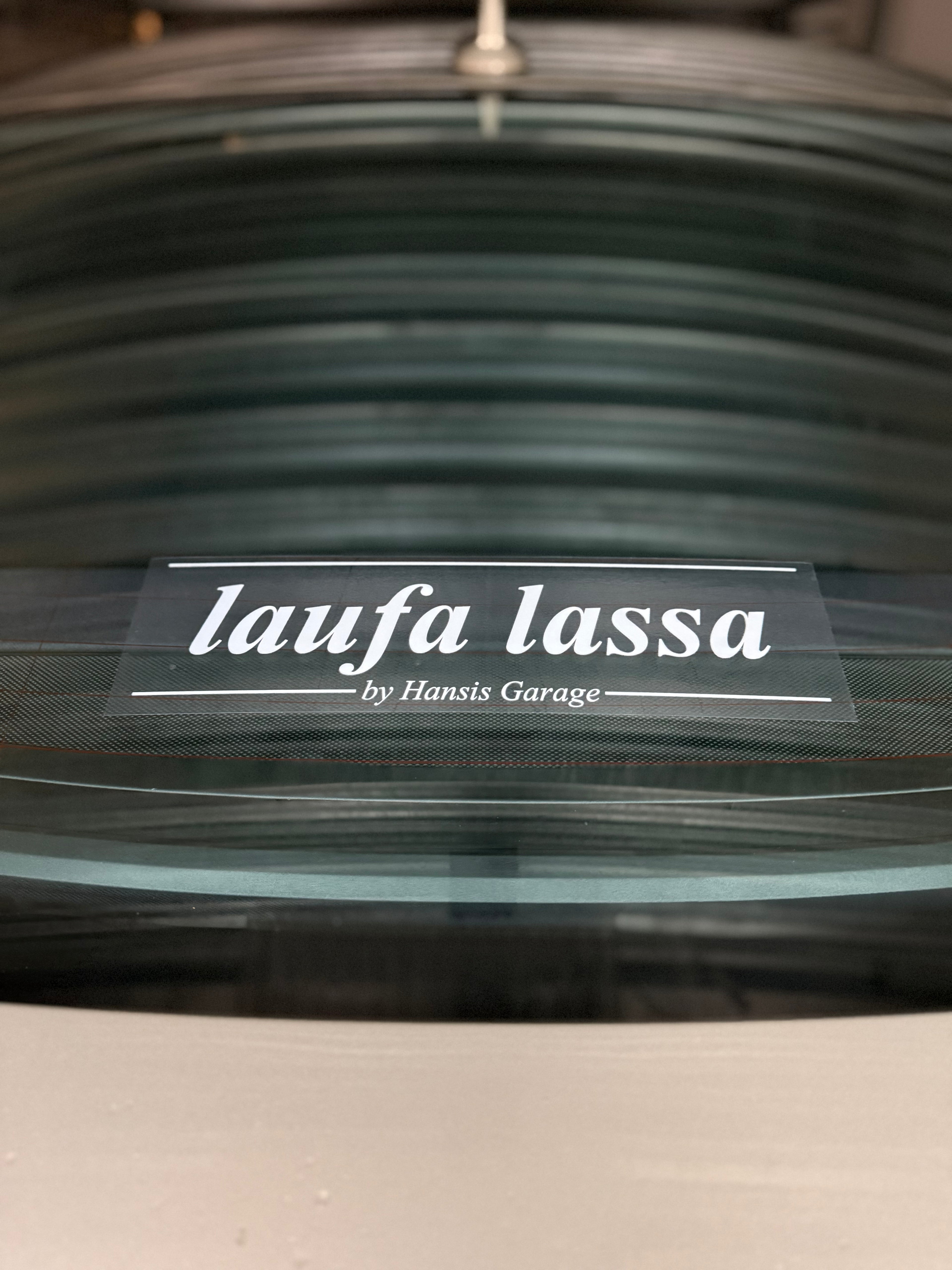 Sticker „laufa lassa by Hansis Garage“ | Heckscheiben-Sticker | UV- & wetterfest | Limitierte Auflage auf 100 Exemplare