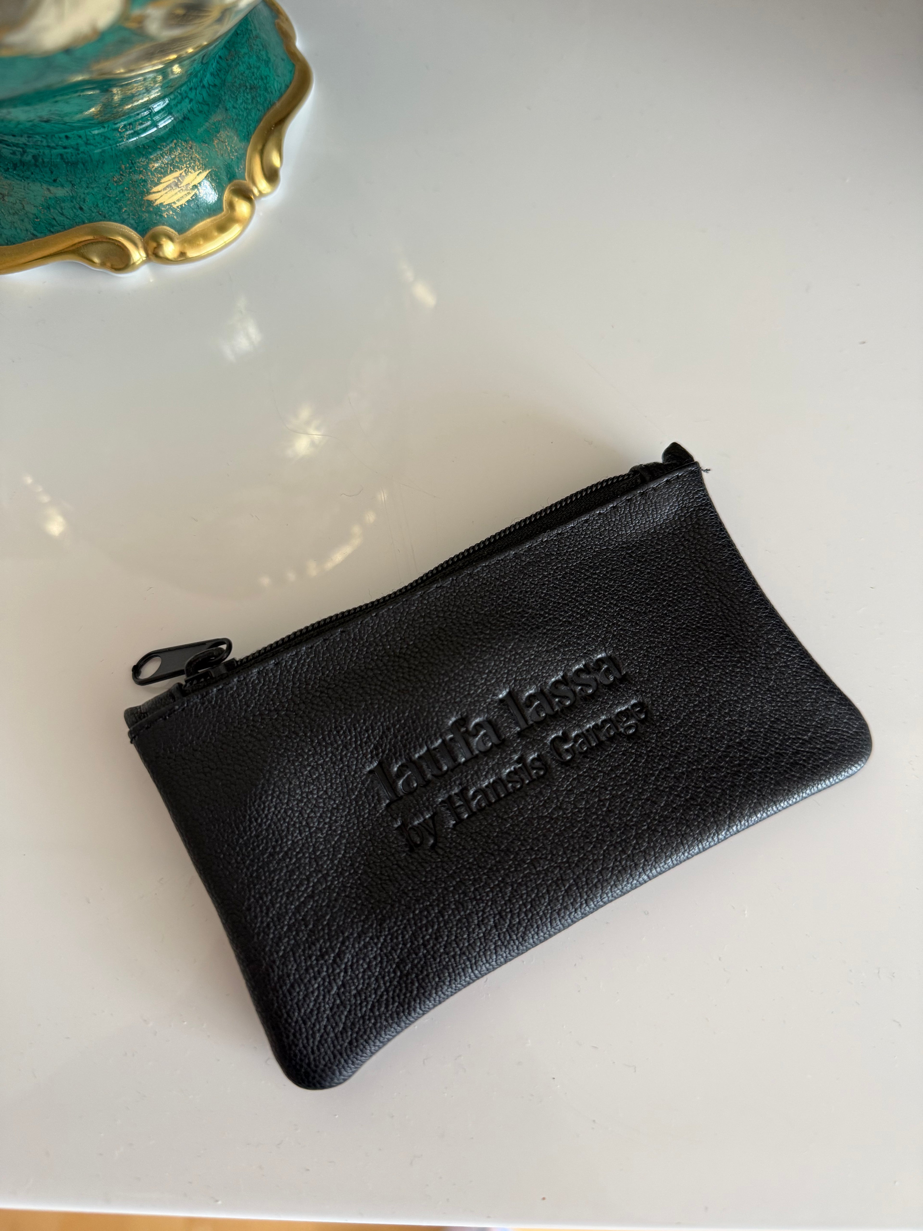 Schlüsseltasche | „Laufa lassa“ | Hansis Garage | Echtleder mit Blindprägung